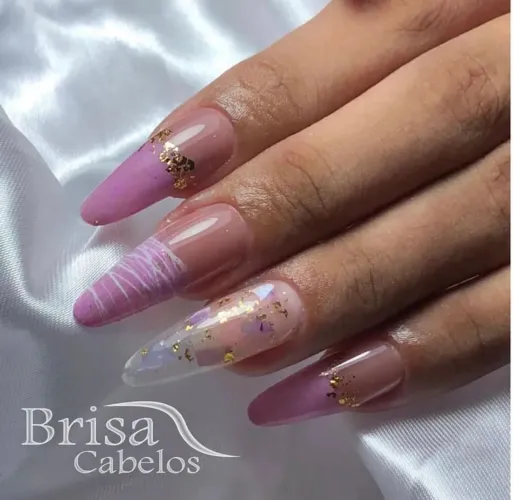 Vaga para manicure 