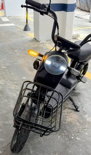 Vendo bicicleta elétrica mini scooter 350W 32KM interessado me chamar no zap 13991-096760