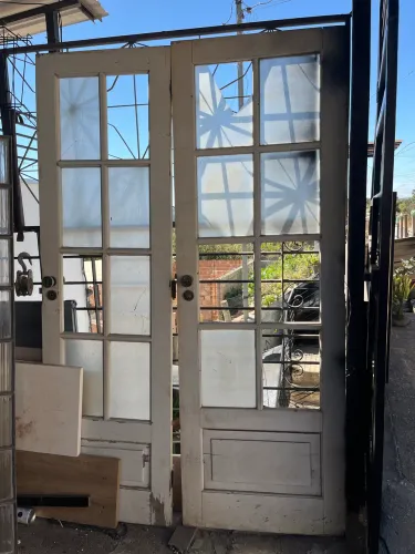 Duas portas madeira R$ 300,00
