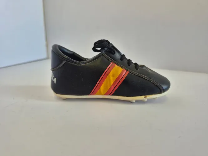 Vendo linda pequena chuteira decorativa copa de 82