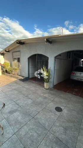 Crédito Real vende ótima casa de 3 dormitórios com 3 banheiros no bairro Jardim Leopoldina