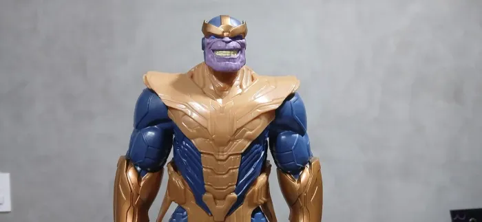 Boneco Thanos 30cm 