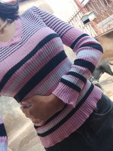 Blusa de frio feminina de bazar, usada e em ótimo estado de conservação.