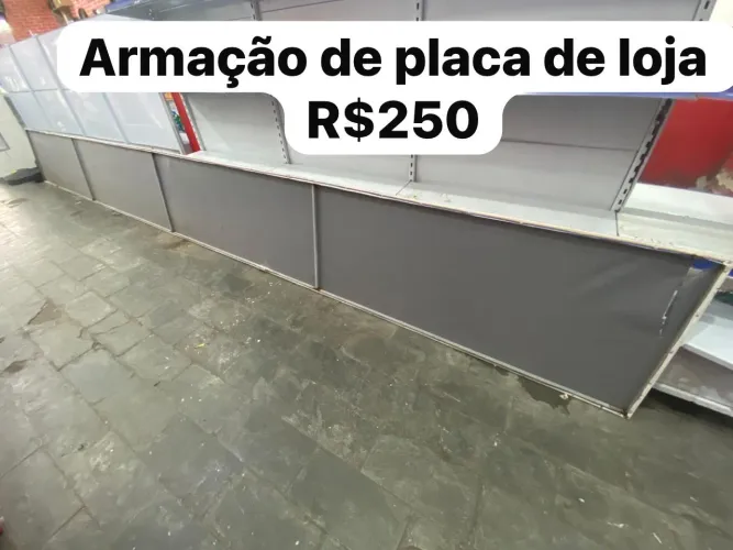 Armação de placa de loja