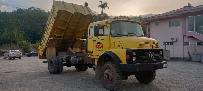 Caminhão Mercedes 1113 4x4 