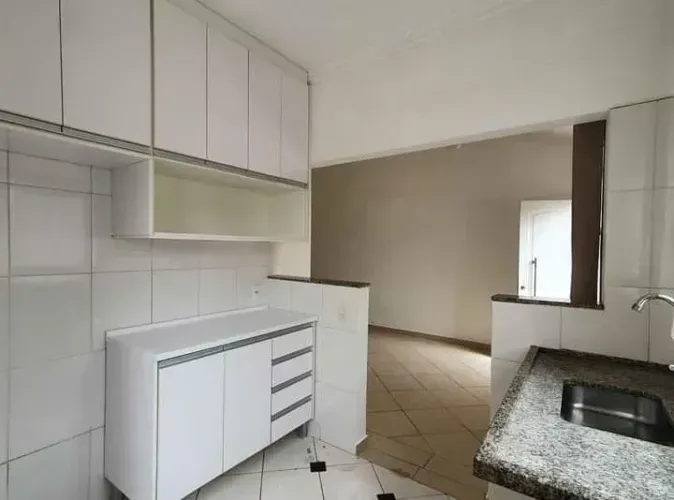 Casa Térrea 3 Dorm./ Suíte/ Espaço Gourmet/ 2 vagas/Quintal/ Ac. Av. Elias Maluf