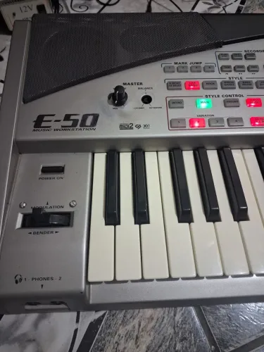 Teclado Roland E-50