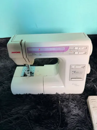 Máquina de costura janome