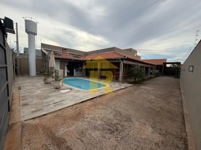 Rancho em condomínio à venda em Icém-SP, 4 quartos, 1 suíte, 2 salas, 4 banheiros, 6 vagas