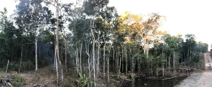 Mine sitio com lago