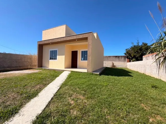 Casa Moderna em Jacaroá com Quintal Gigante