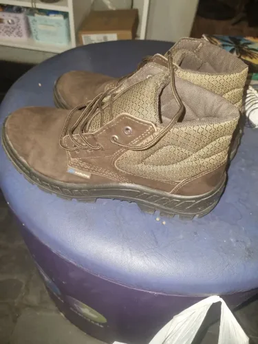 Vendo esta bota usei duas vezes
