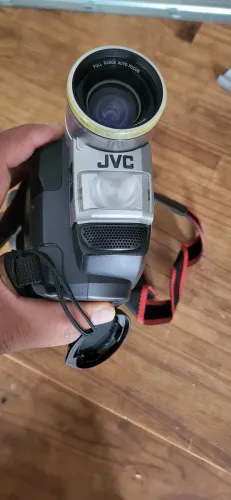 Filmadora JVC sem bateria . Comprei em um brechó aqui em Florianópolis 