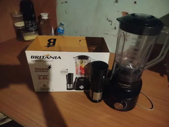 Vendo liquidificador semi-novo 6 meses de uso