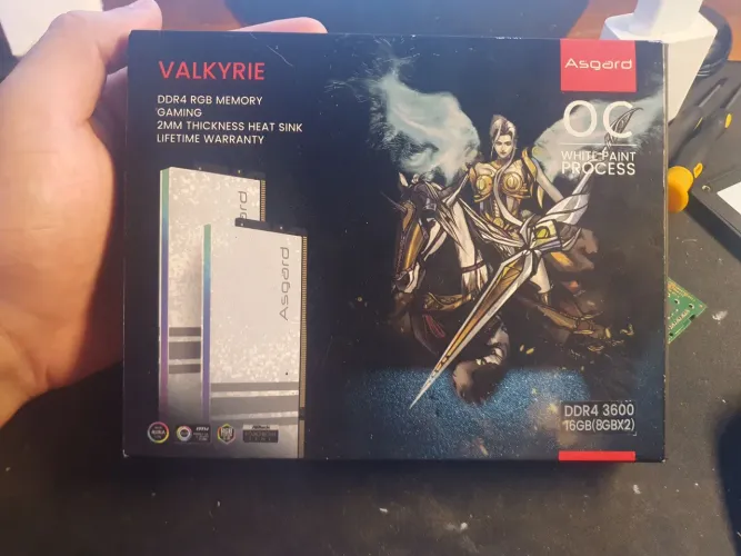 Memória RAM Asgard Valkyrie 16GB (2x8GB) DDR4 3600MHz RGB Branca R$750 FRETE GRATIS