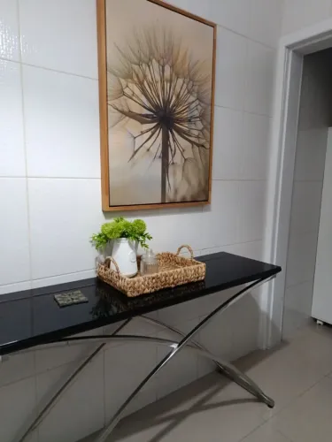 Aparador vidro preto laqueado pés cromados - divino