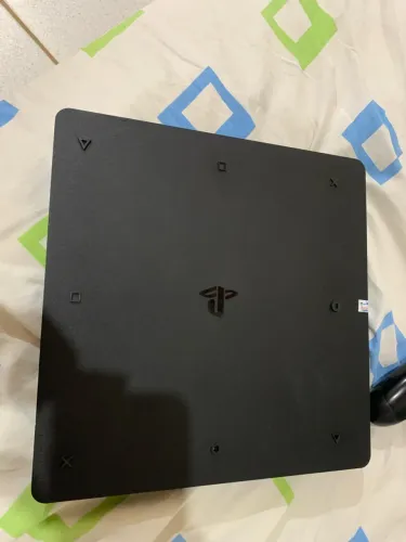 Ps4 Slim 1Tb, Controle original + 2 jogos digital e 2 jogos mídia física