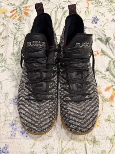 Nike Lebron 16 Oreo