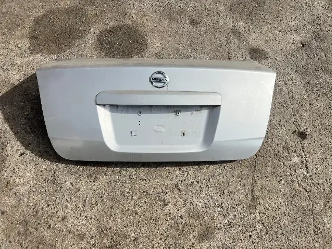 Tampa traseira Nissan Sentra 2008 a 2012