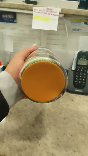 Garrafa água 1,5 l Farm origina único defeito um pequeno amassado no fundo