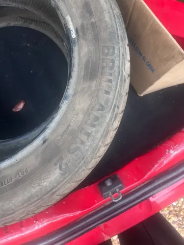 Pneus 175/65 R15 T 84 - vendo par