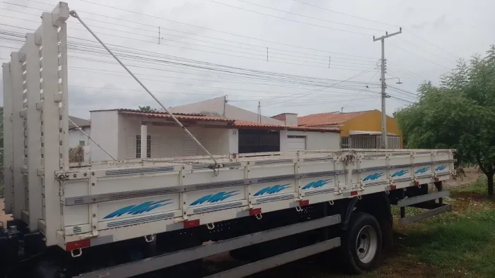 Carroceria madeira 6,20m ano 2022 semi nova