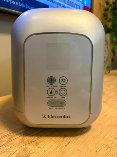 Umidificador de Ar Ultrassônico Electrolux 4,5L com Ionizador (UM05E) - Bivolt