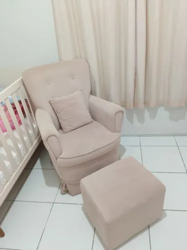 VENDO POLTRONA DE AMAMENTAÇÃO ROSÉ COMPLETA SEMI NOVA!