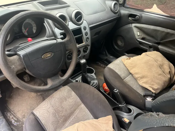 Carro com caixa de marcha com defeito 