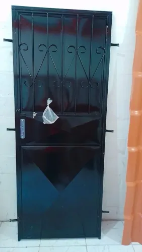Porta de ferro chapeado R$ 485,00 cliente Levar loja dinheiro