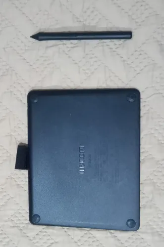 Mesa Digitalizadora Wacom Intuos Small (Modelo CTL-4100) - Preta