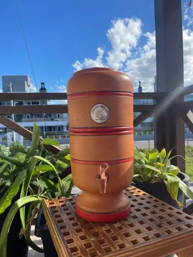 Filtro de barro com vela