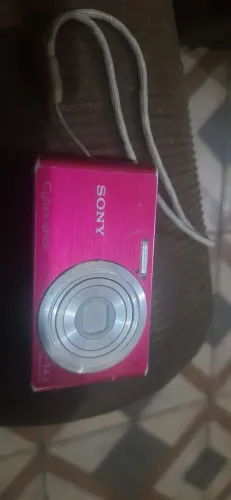 Máquina fotográfica Sony não está ligando da cor de rosa