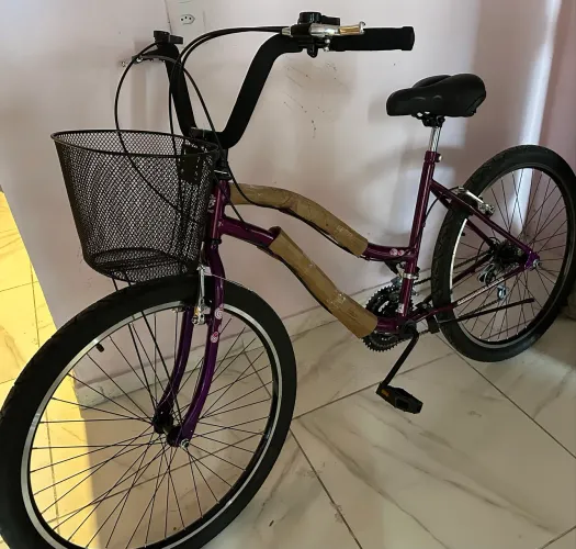 Vendo Bicicleta Aro 26 Feminina com Cestinha - 18 Marchas