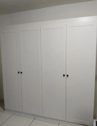 Vende-se guarda roupa com pouco tempo de uso