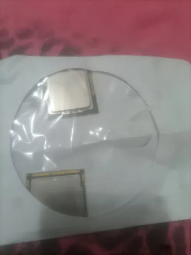 Vendo 2 processador  Celeron g1610 3 geração não sei se funciona e 1 i3 550 1 geração 