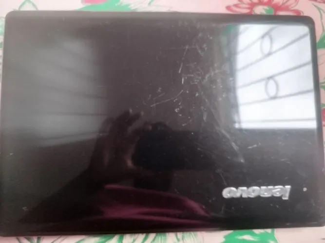 Vendo Notebook Lenovo para retirar peças.