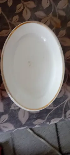 Travessa de porcelana.