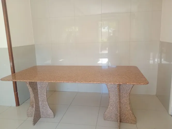Estou vendendo mesa de mármore medida 2.00x1.000