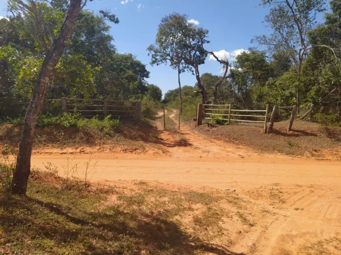 Vende-se um terreno próximo a Mirabela