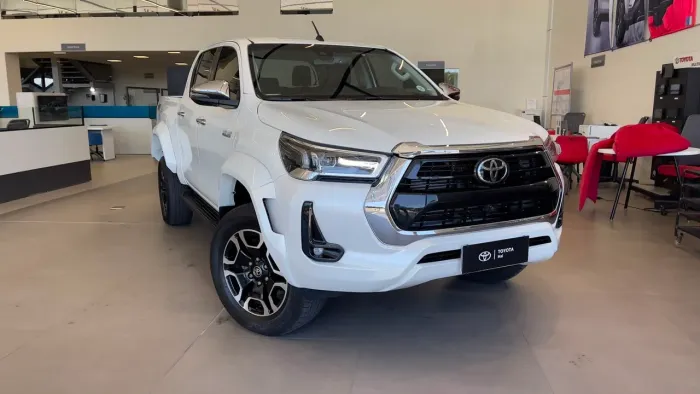 Toyota Hilux CD SRX Plus 4X4 2.8 TDI Die. Aut. 2024