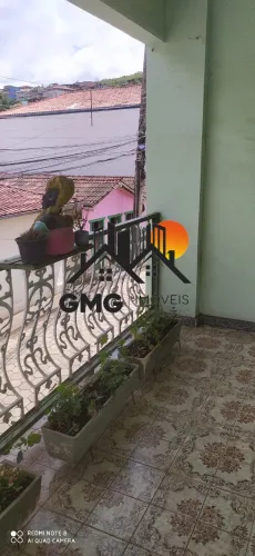 Excelente Casa com Ponto Comercial no Centro