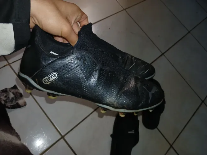 Vendo essa chuteira 39/40 interessado chama pv