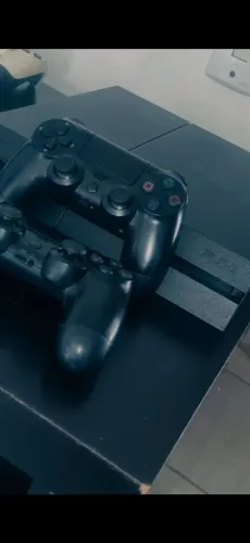 PS4 DESBLOQUEADO + 2 CONTROLES