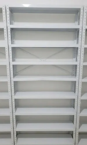 Estante / Prateleira de Ferro