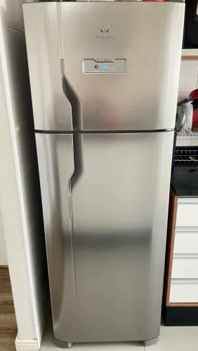 Combo de sofá , mesa e geladeira. 