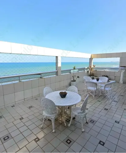 Cobertura para venda na Av. Boa Viagem, 400m², 6 quartos(sendo 1 suíte), Recife-PE.