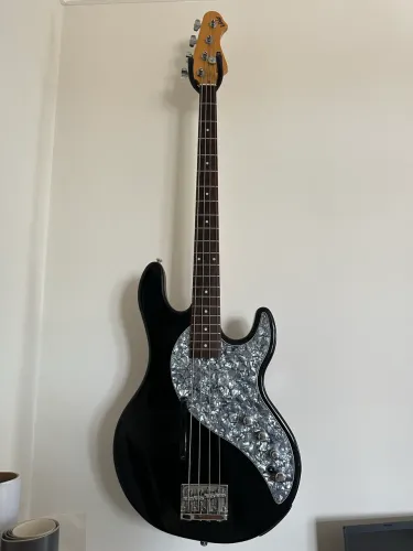 Baixo line 6 variax 700