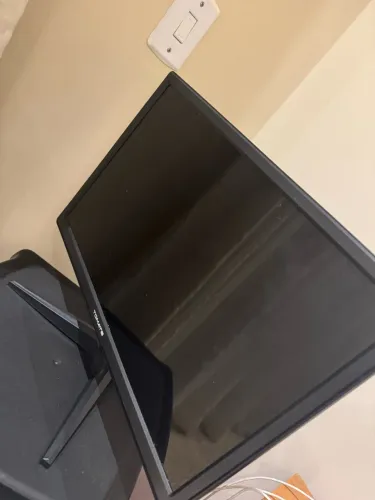Vendo monitor 24 polegada funcionando perfeitamente