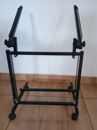 Rack para mesa de som 